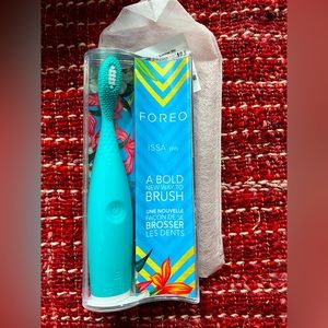 FOREO ISSA play
The Perfect Toothbrush to Discover Sonic Oral Care! UNOPENED BOX